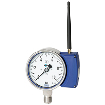 Bourdon tube pressure gauge with wireless output signal